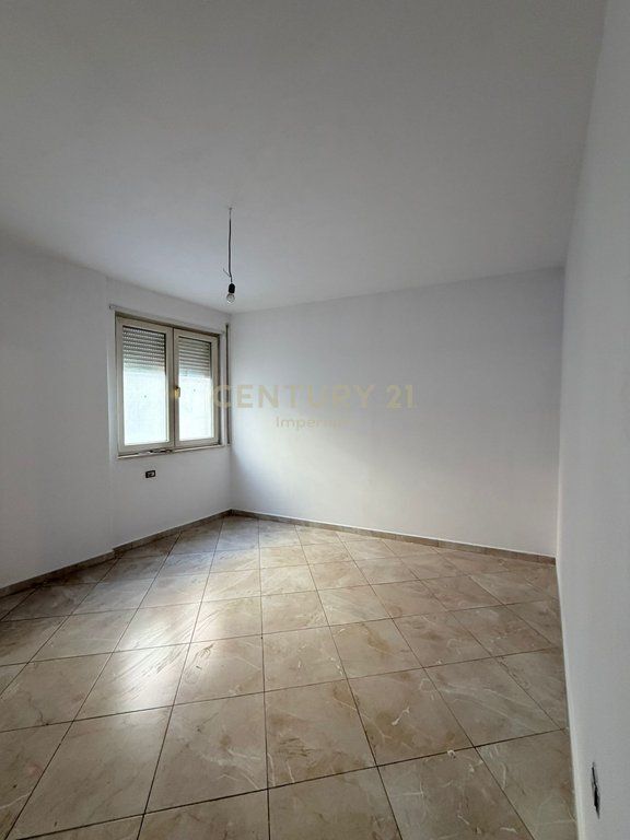 Jepet me qira ambient zyre – 127 m², Qendër Tiranë (pas 15-katëshit)