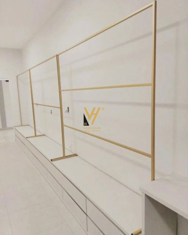SHOP FOR RENT 80 M2 AT 21 DECEMBER STREET 610,000 LEKE
