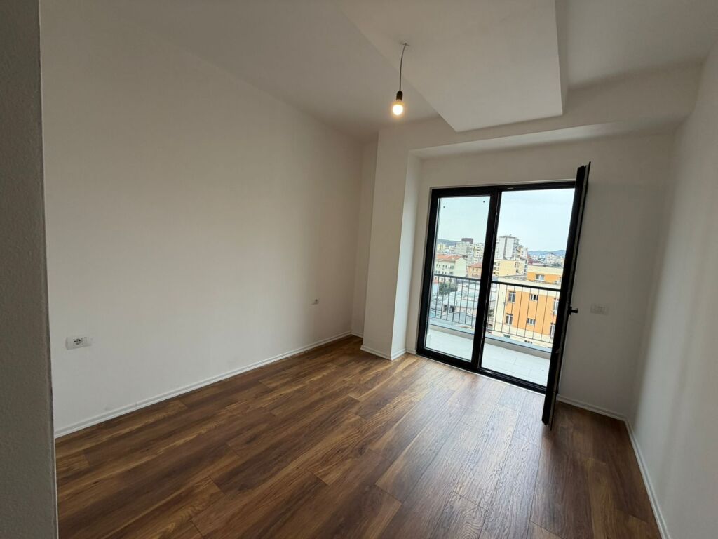 AFFITTASI APPARTAMENTO 2+1+2 – PER UFFICI