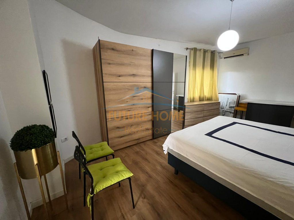 Shitet apartament 2+1+2 komuna e parisit