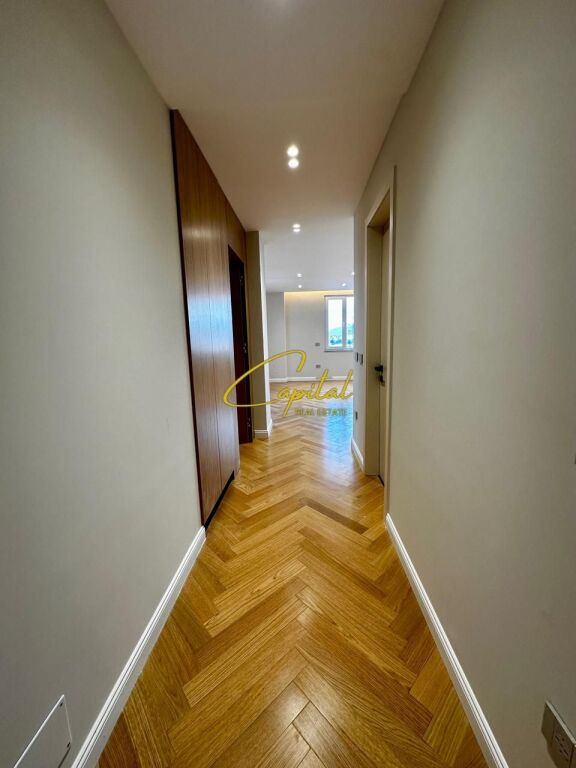 OFFICE FOR RENT 145 M2 FORMER EXHIBITION 1,500 EURO