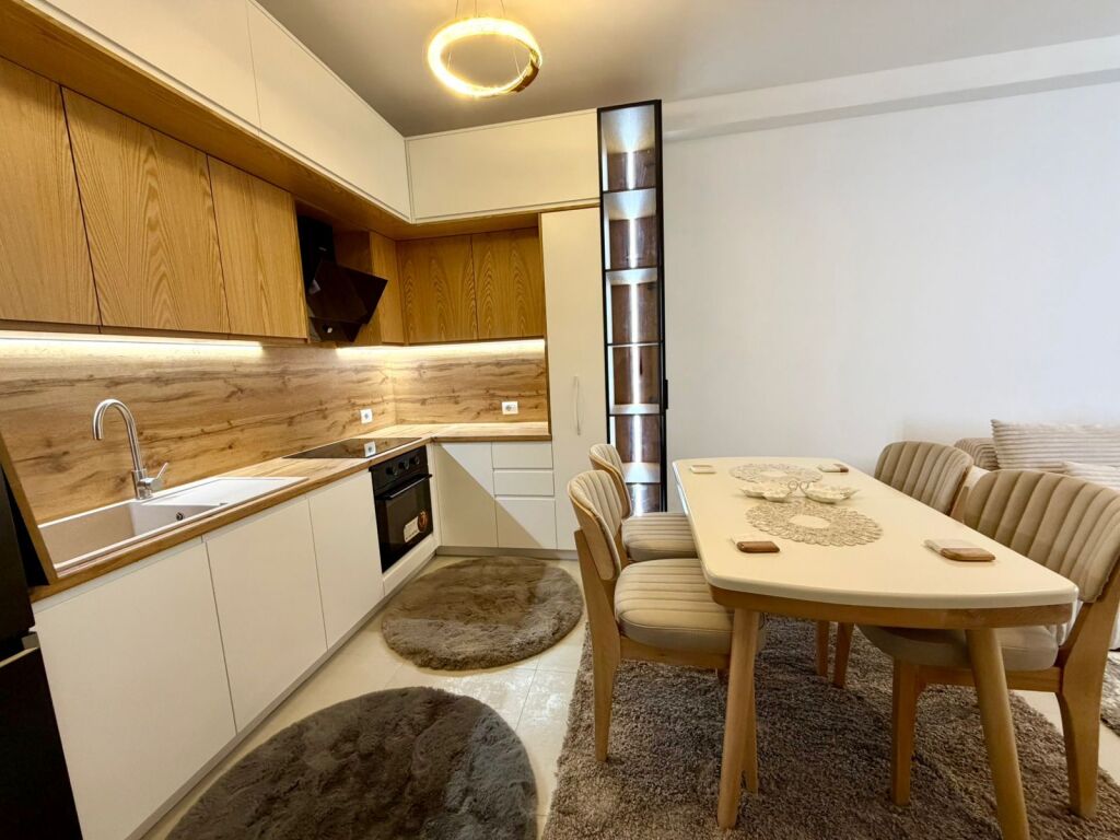 🏡 Appartamento 2+1 + Parcheggio – Via Bedri Karapici