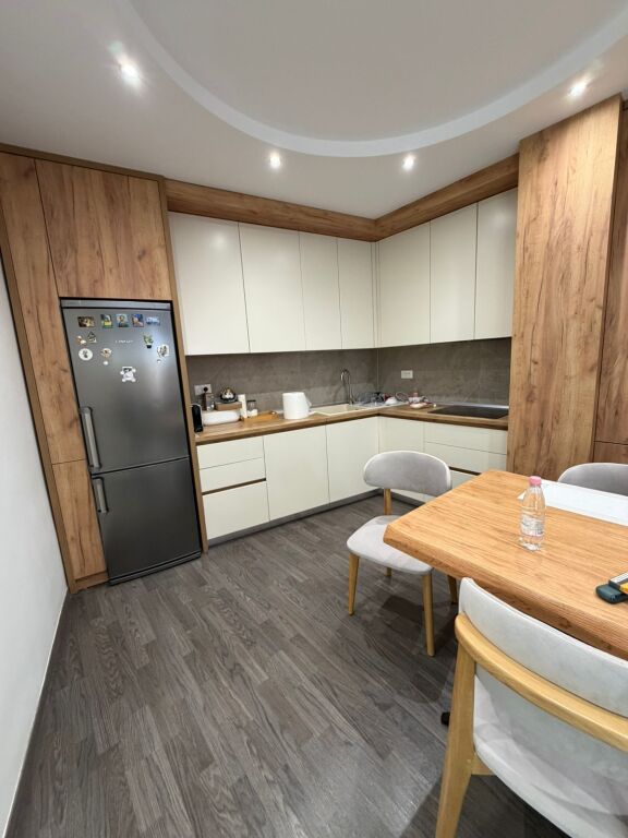 🏡 SHITET APARTAMENT 2+1+2 – MISTO MAME (CABEJ)