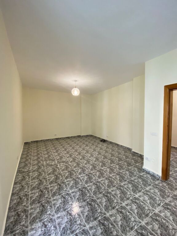 🏢 Ambjent Biznesi / Zyrë / Komuna Parisit
