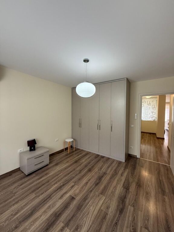 Apartament me qera