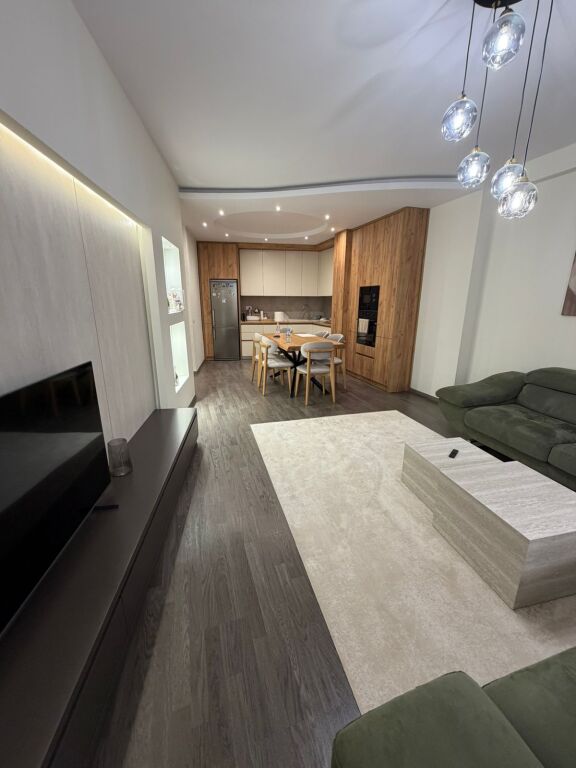 🏡 SHITET APARTAMENT 2+1+2 – MISTO MAME (CABEJ)