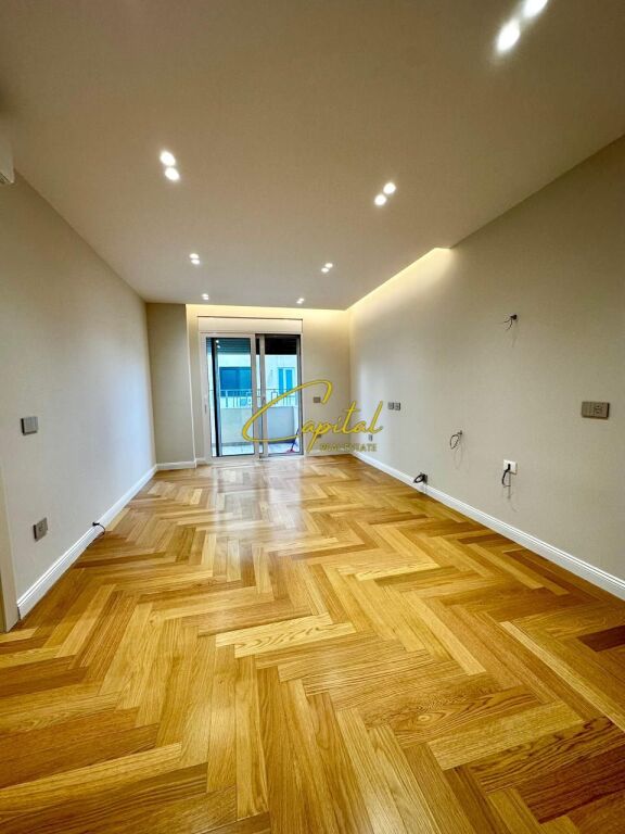 OFFICE FOR RENT 145 M2 FORMER EXHIBITION 1,500 EURO