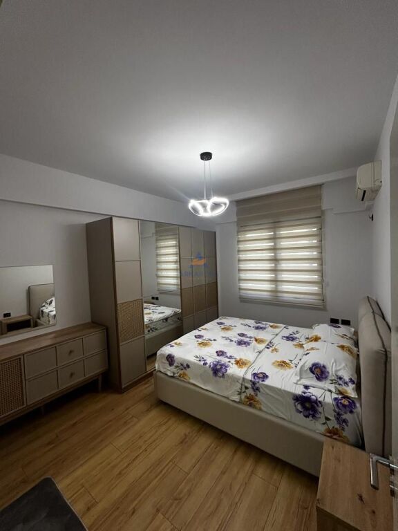 JEPET ME QERA APARTAMENT 3+1+2 "RRUGA SULEJMAN PITARKA,MYSLYM SHYRI" 1000 EURO