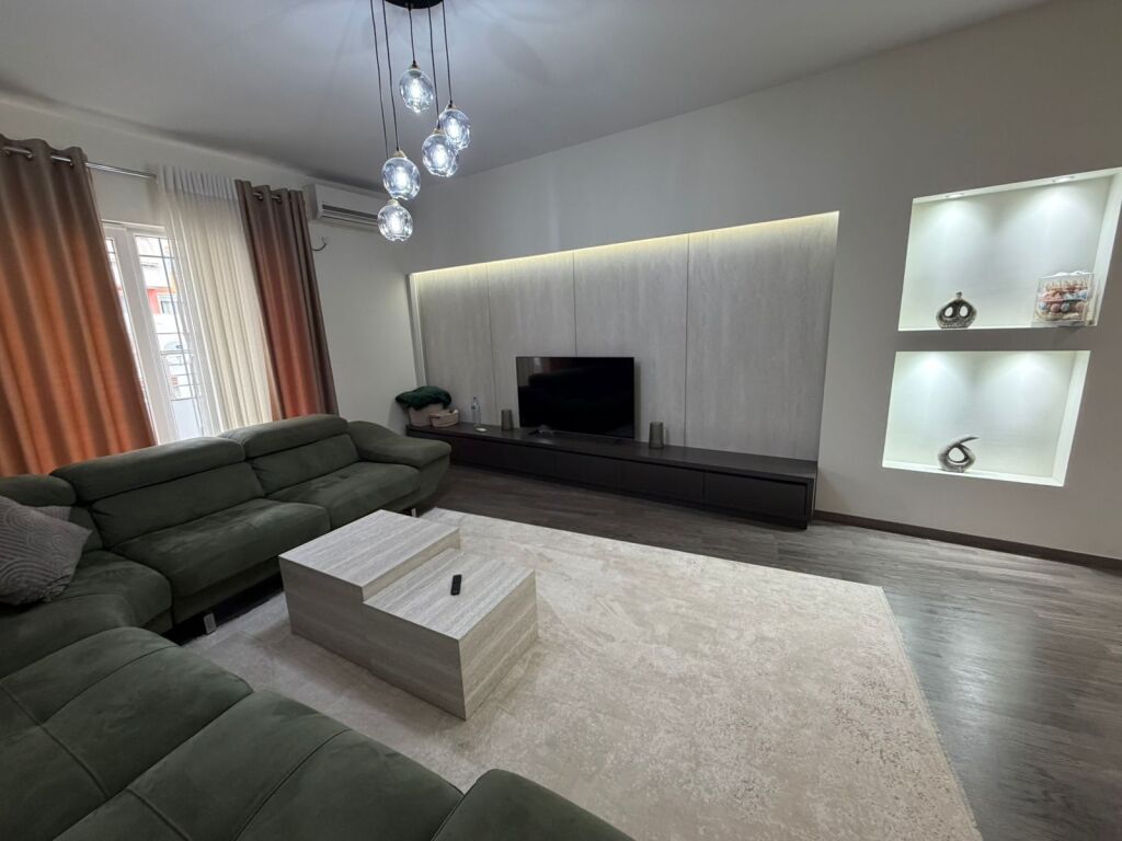 🏡 SHITET APARTAMENT 2+1+2 – MISTO MAME (CABEJ)