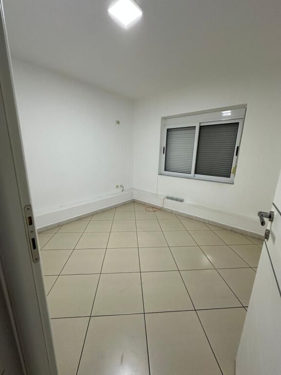 🏢In the Myslym Shyri area, a business space is for rent, empty. 700 Euro