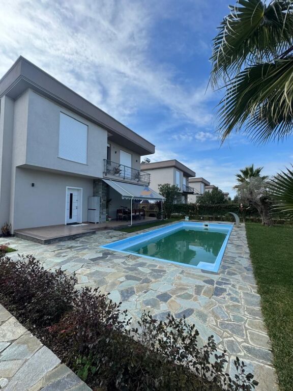 SHITET VILE DY KATESHE "NE GJIRIN E LALEZIT" 420000 EURO