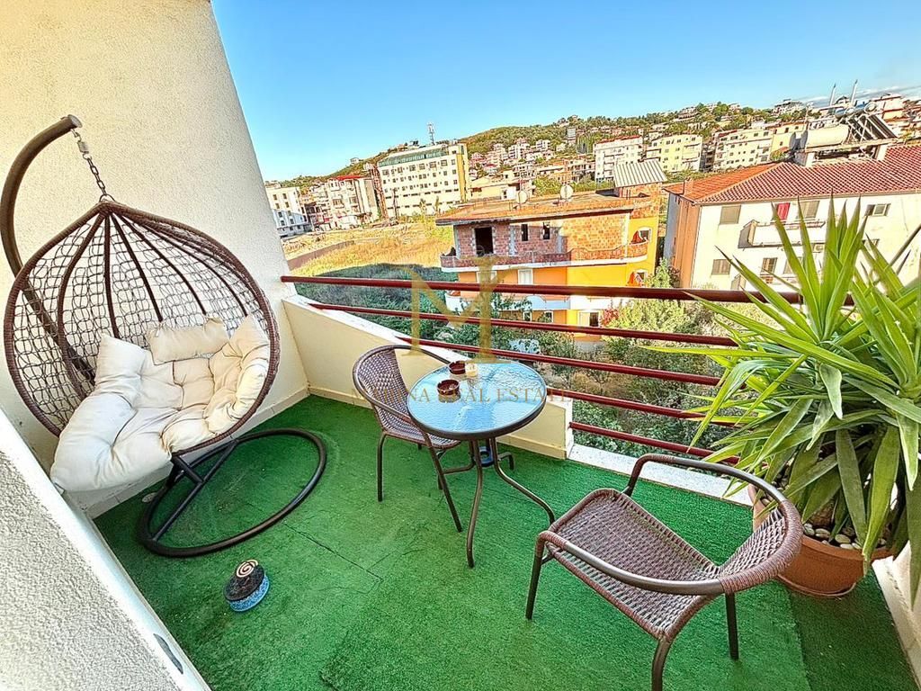 Appartamento 1+1 con 3 balconi in vendita a Golem, Durrës.