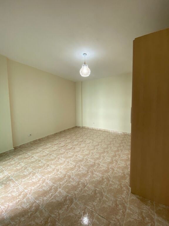 🏢 Ambjent Biznesi / Zyrë / Komuna Parisit