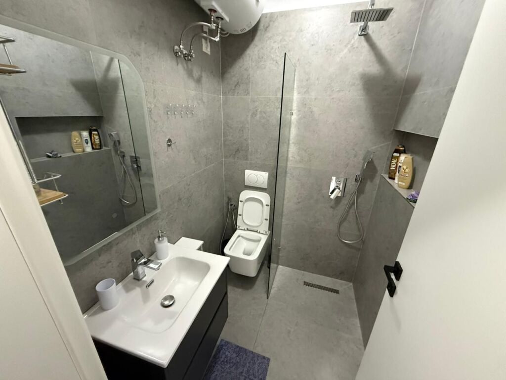 STUDIO FOR RENT 📍Near the CENTER  🛣️ "Bogdaneve" Street ✨   🏢 New Building  🪜 5th Floor (With Elevator)  🛋️ Furnished with Modern Conditions   ❌ Not Airbnb  💶 Price 500 Euro
