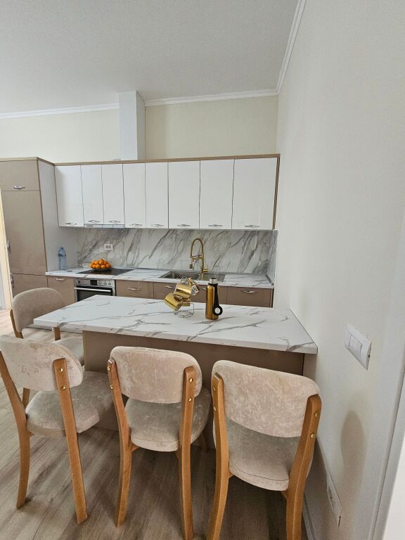 Shitet Apartament 2+2 në Rrugën e Freskut, Tiranë | 110 m² | I Mobiluar