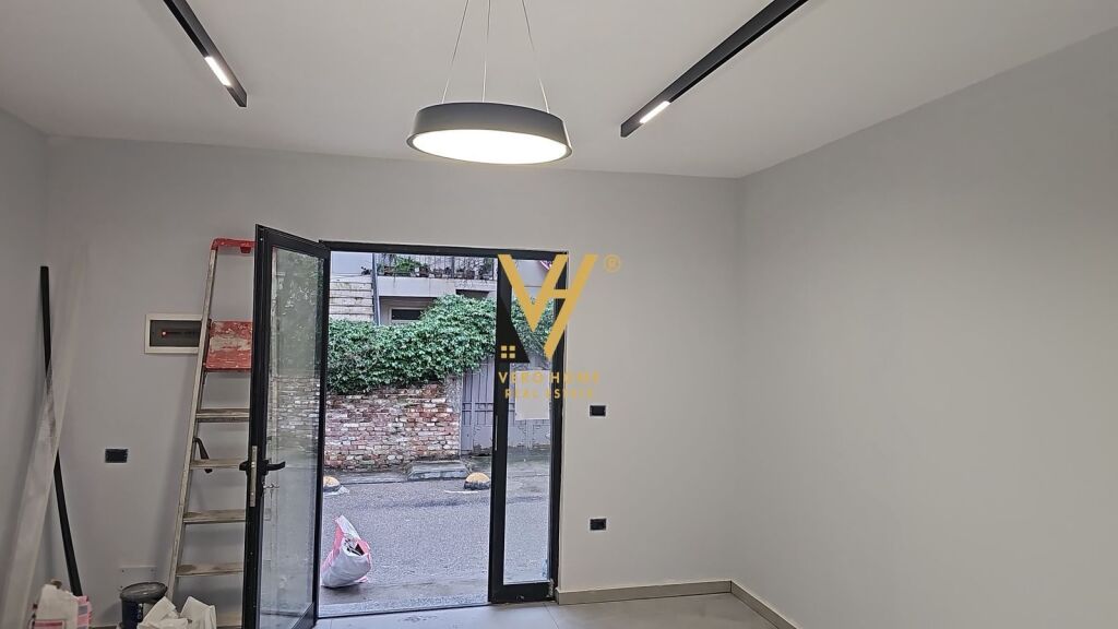SHITET DYQAN 24 M2 TE RRUGA HIM KOLLI 78.000 EURO
