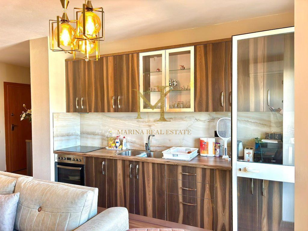 Appartamento 1+1 con 3 balconi in vendita a Golem, Durrës.