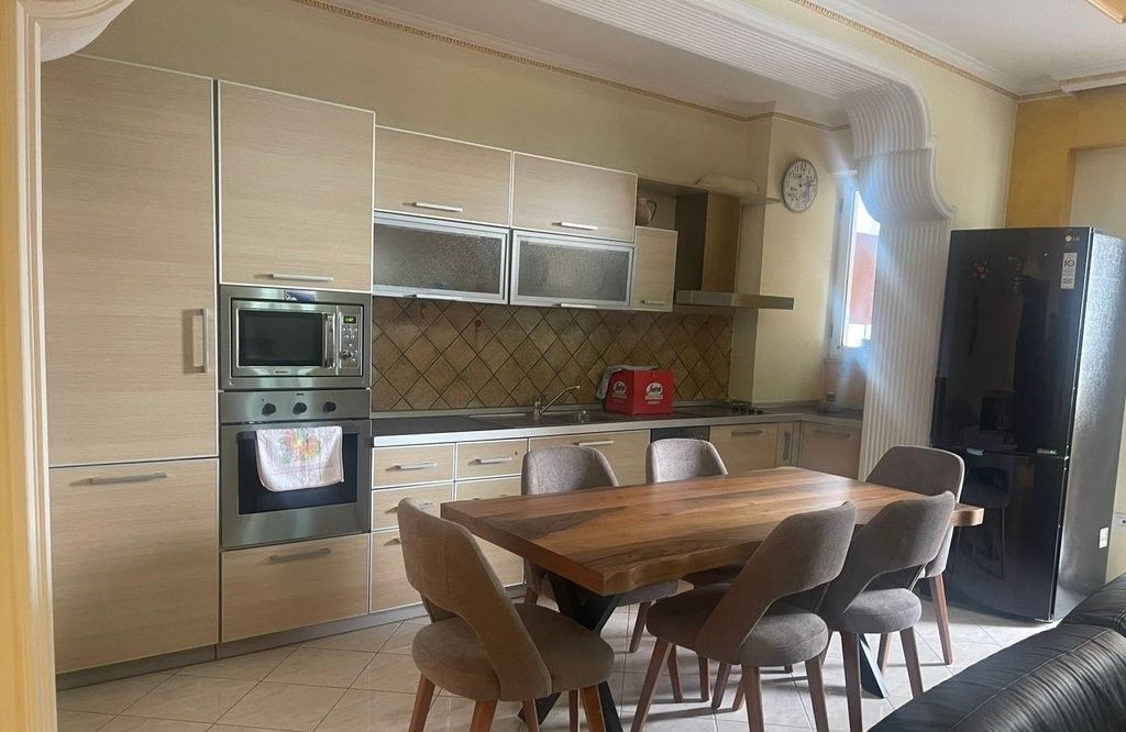 Apartament 3+1 Me Qira tek Ish stacioni i fundit i Tiranës së Re, Bulevardi Bajram Curri