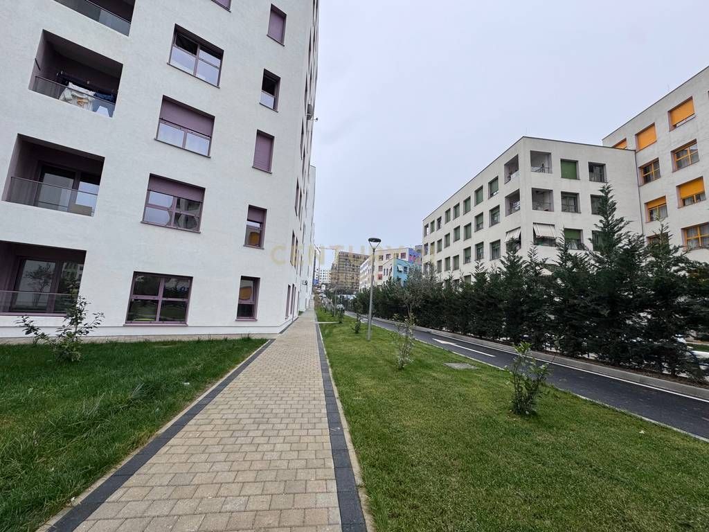 JAPIM ME QERA APARTAMENT TEK KADIU!