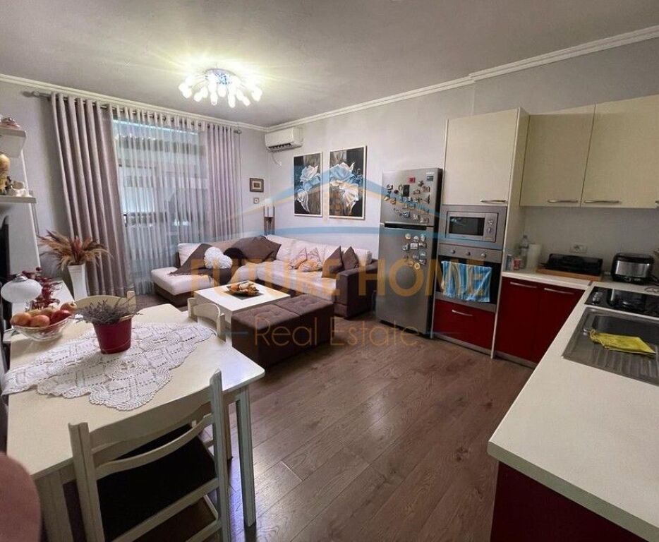 Shitet, Apartament 2+1, Rruga Babë Rexha, Tiranë.