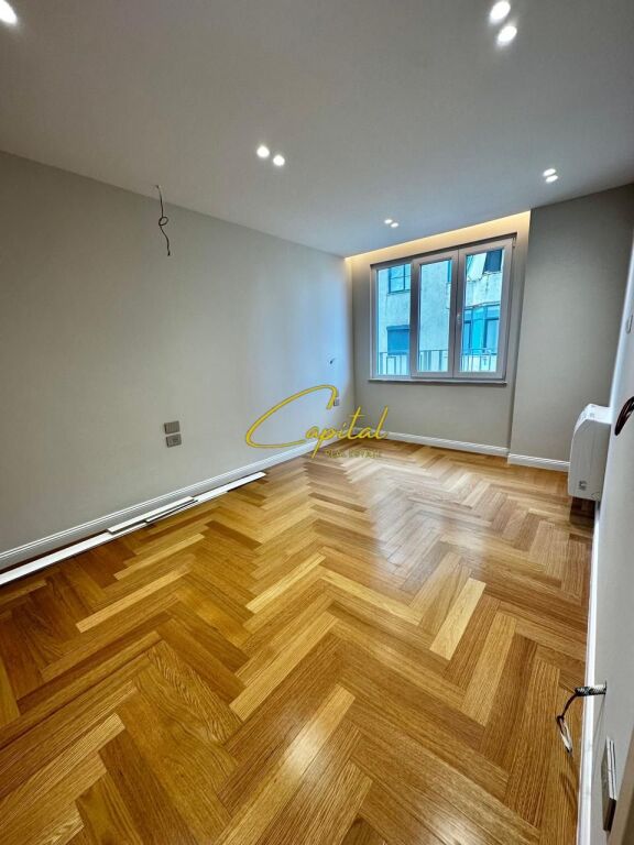 OFFICE FOR RENT 145 M2 FORMER EXHIBITION 1,500 EURO