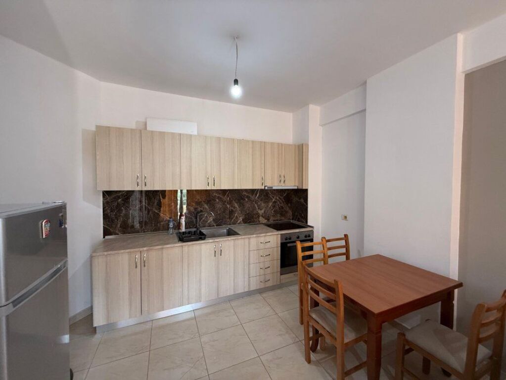 🏠 Jepet Hyrje 1+1 me Qira ne Astir (tek Fratari)