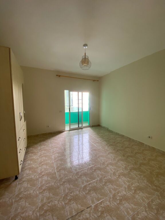 🏢 Ambjent Biznesi / Zyrë / Komuna Parisit