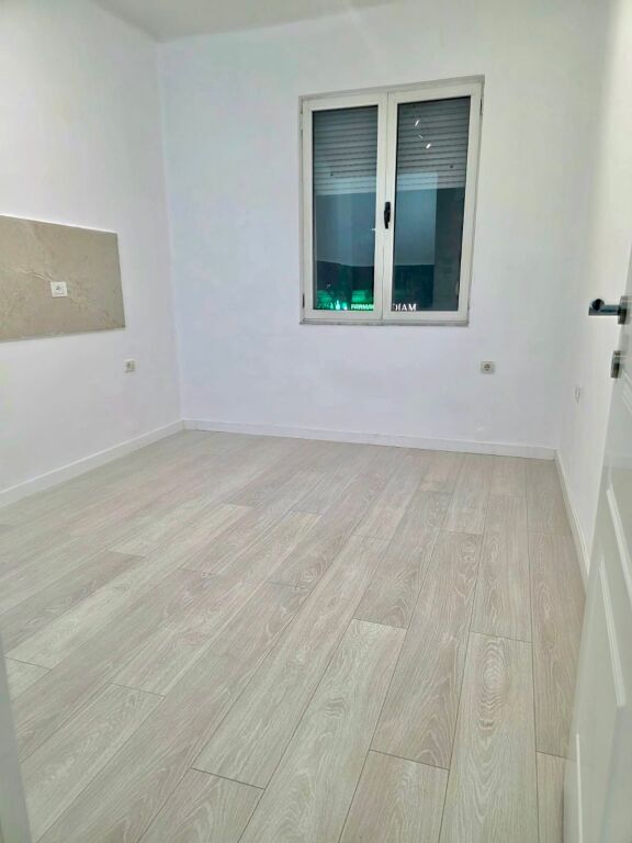 🏢 QERA Ambient Zyre 📍 Rruga e "Kavajes", Perballe Square 21 ✨