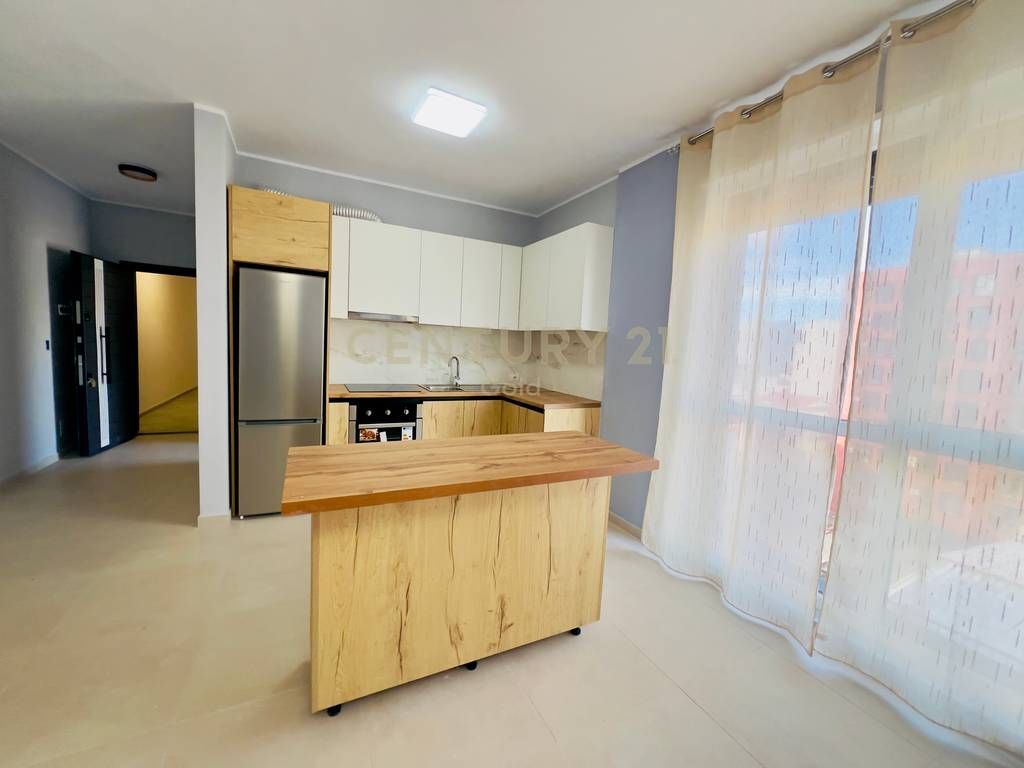 Apartament 2+1+2+2 Poste Parkimi tek 5-Maji, prane Concord Center!