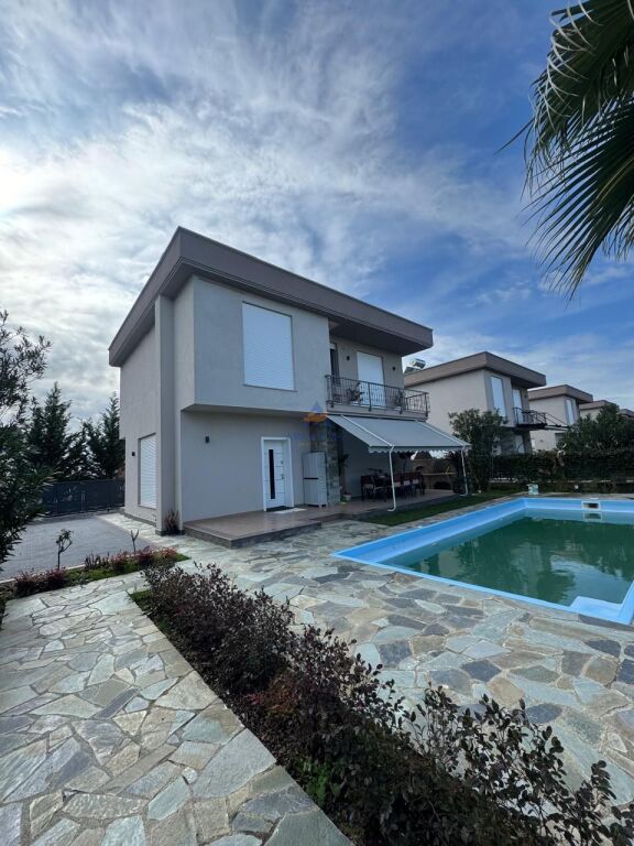 SHITET VILE DY KATESHE "NE GJIRIN E LALEZIT" 420000 EURO