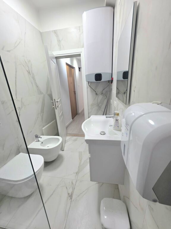 🏢 Locale per ufficio / attività in affitto  📍 Via Kavaja💶 Prezzo: 700 € / mese