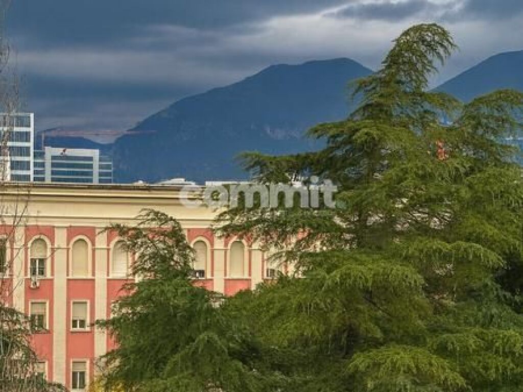 Zyrë Premium në Bulevardin “Dëshmorët e Kombit”