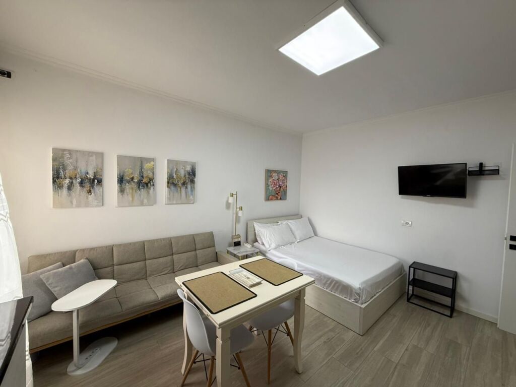 STUDIO FOR RENT 📍Near the CENTER  🛣️ "Bogdaneve" Street ✨   🏢 New Building  🪜 5th Floor (With Elevator)  🛋️ Furnished with Modern Conditions   ❌ Not Airbnb  💶 Price 500 Euro