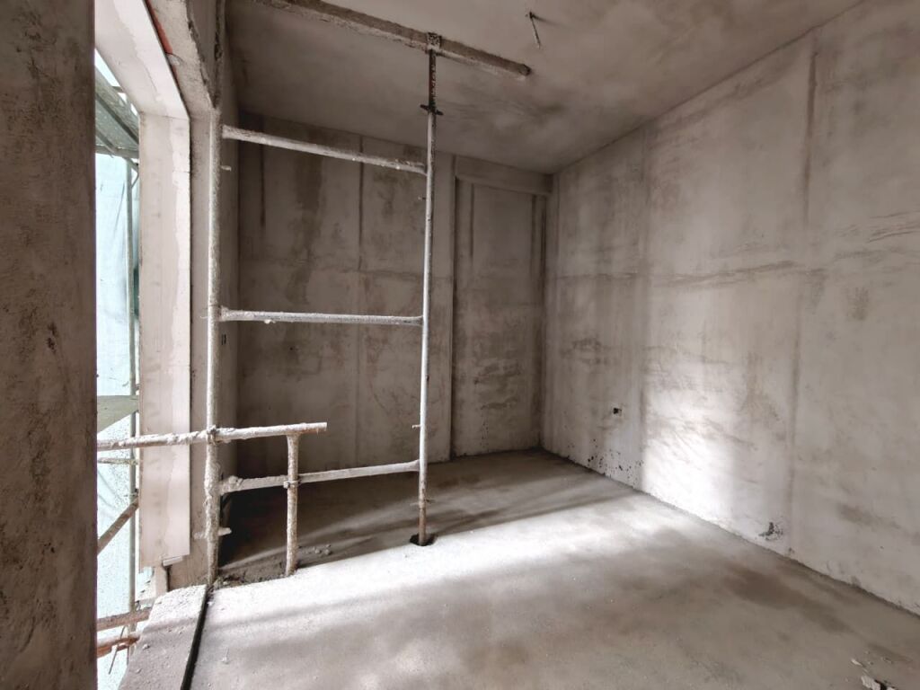 Shitet Apartament ne Bathore