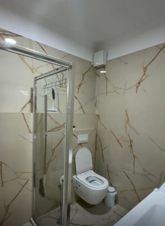 MONOLOCALE IN AFFITTO, Centro Tirana