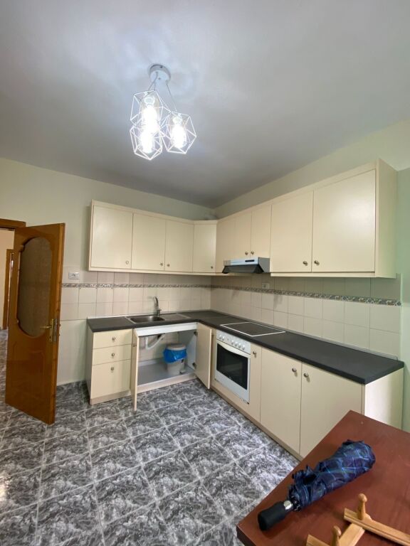 🏢 Ambjent Biznesi / Zyrë / Komuna Parisit
