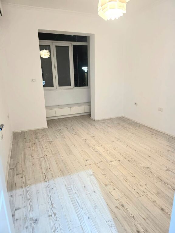 🏢 Locale per ufficio / attività in affitto  📍 Via Kavaja💶 Prezzo: 700 € / mese