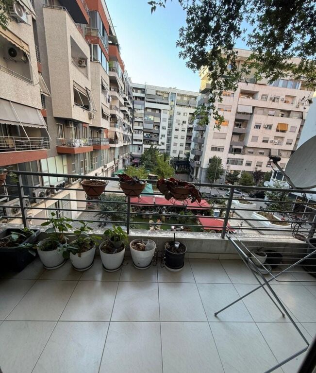 Apartment 2+1, Astir!
