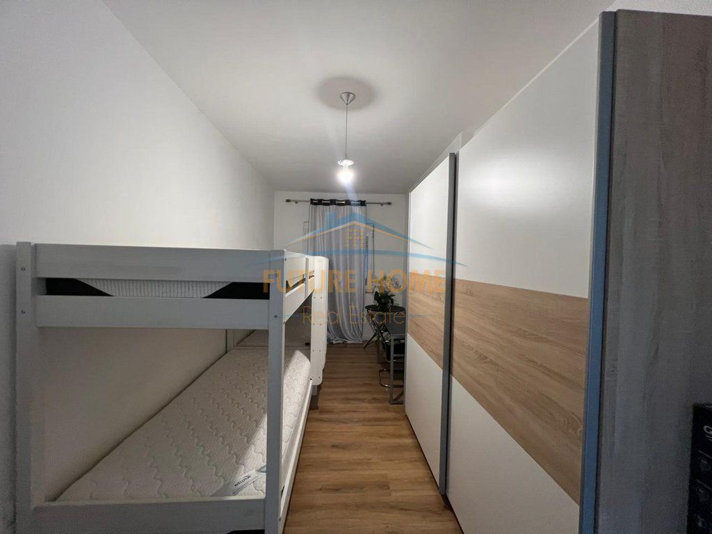 Shitet apartament 2+1+2 komuna e parisit