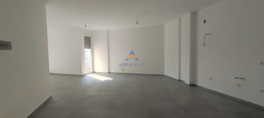 JEPET ME QIRA AMBIENT SHËRBIMI 220M2 "RRUGA ALI BEGEJA , MBAS 9-KATESHIT TE PARE" 2500 EURO