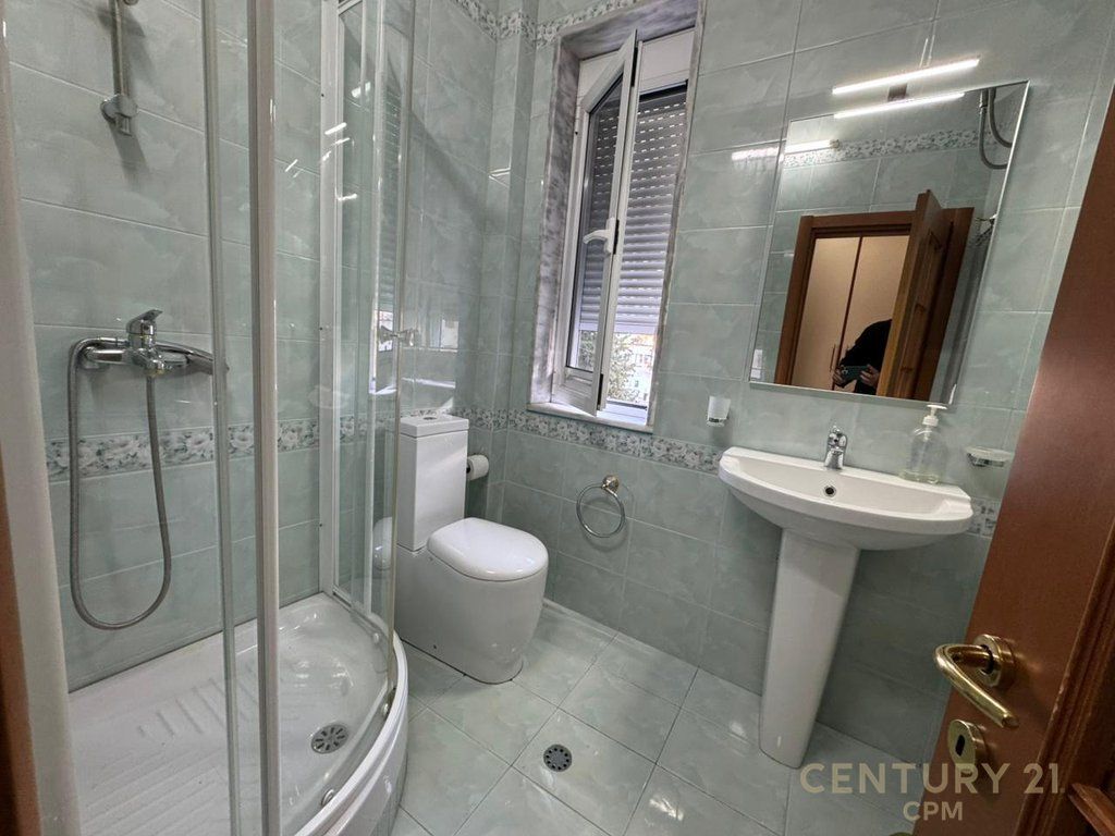 Apartament 2+1+2 Për Shitje në Ish Bllok 650,000 € Sip. Totale  136m2  Sip. e brendshme  120m2