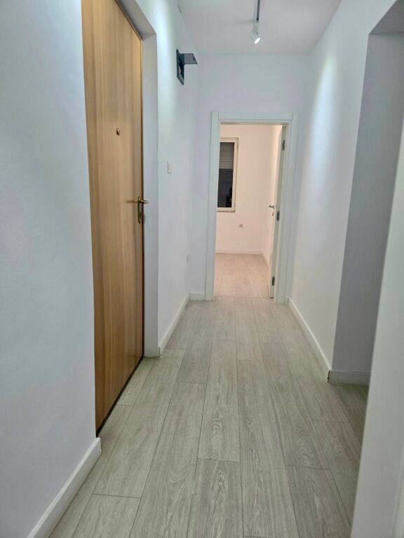 🏢 QERA Ambient Zyre 📍 Rruga e "Kavajes", Perballe Square 21 ✨