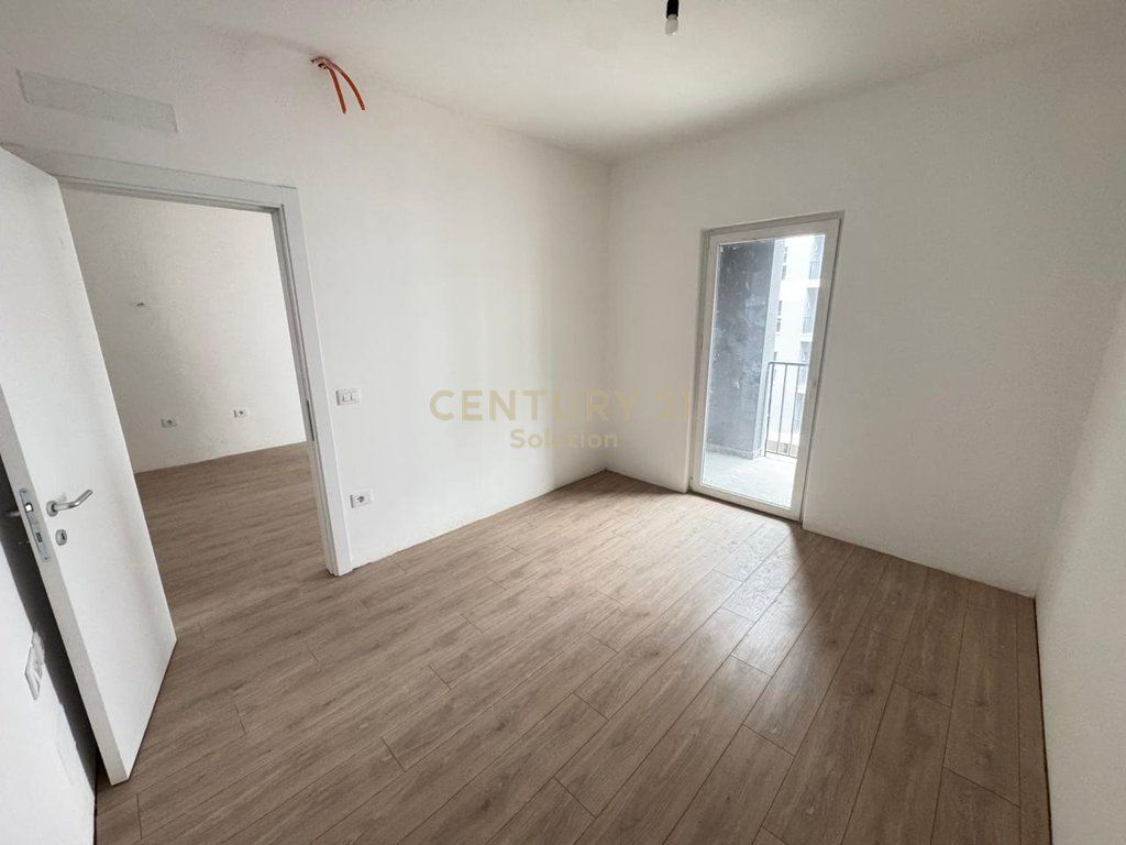 APARTMENT 1+1 + PARKING SPACE TIRANA ENTRY 2