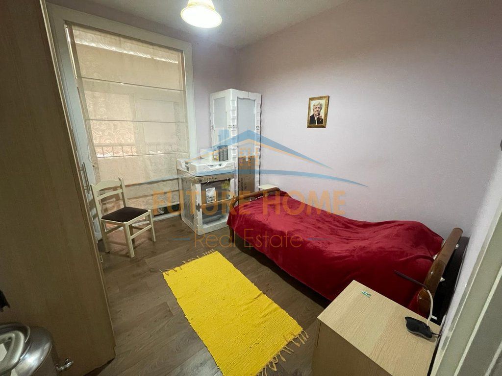 Shitet, Apartament 2+1, Rruga Babë Rexha, Tiranë.