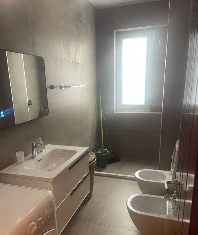 Apartament 3+1 Me Qira tek Ish stacioni i fundit i Tiranës së Re, Bulevardi Bajram Curri