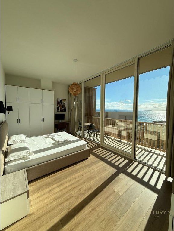VILLA IN VENDITA A GREEN COAST, VILLAGE, PALASE