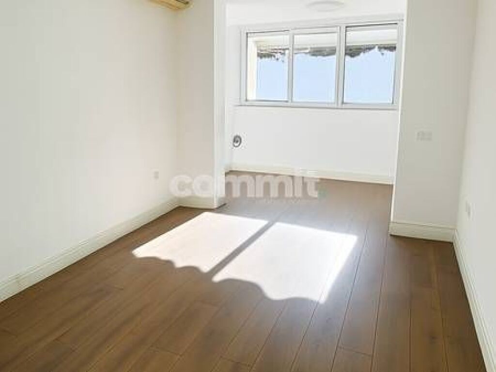 Office for Rent, Former Block