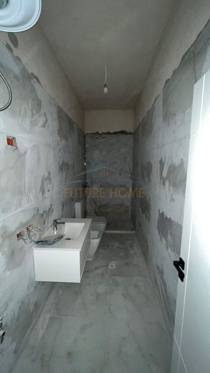 Shitet, Apartament 1+1, Fresku , Tiranë