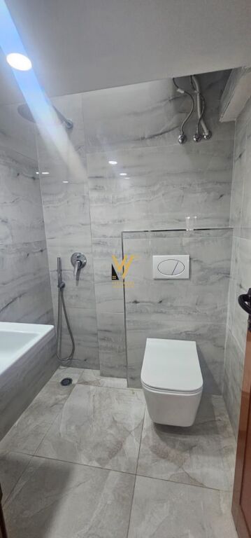 VENDESI DUPLEX +VERANDA A GOLEM 40.000 EURO