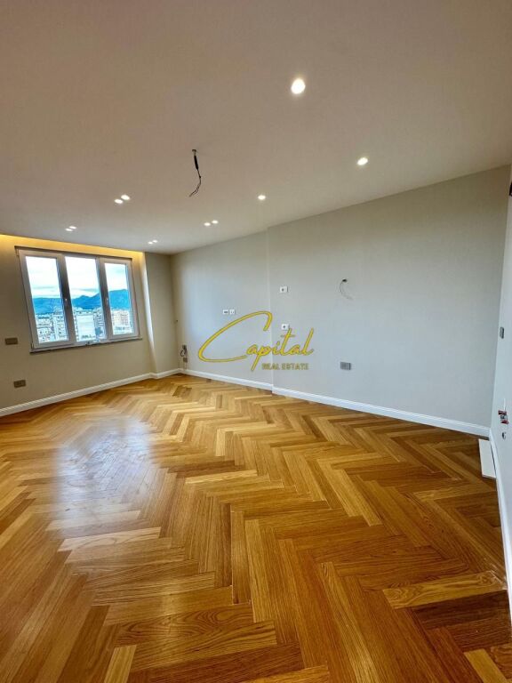 OFFICE FOR RENT 145 M2 FORMER EXHIBITION 1,500 EURO